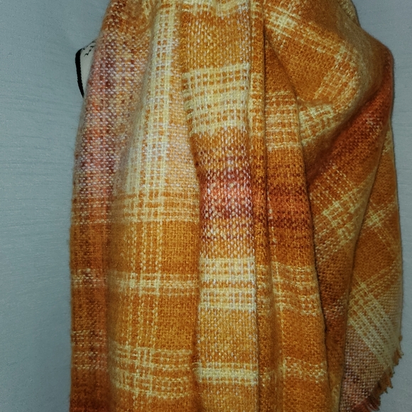 Universal Threads Scarf - Picture 2 of 3